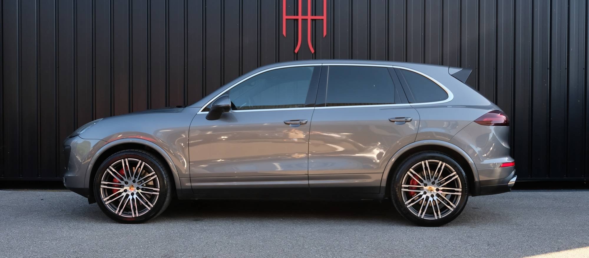 PORSCHE CAYENNE ESSENCE 520 CH DIN AUTOMATIQUE 4 ROUES MOTRICES TURBO TIPTRONIC A