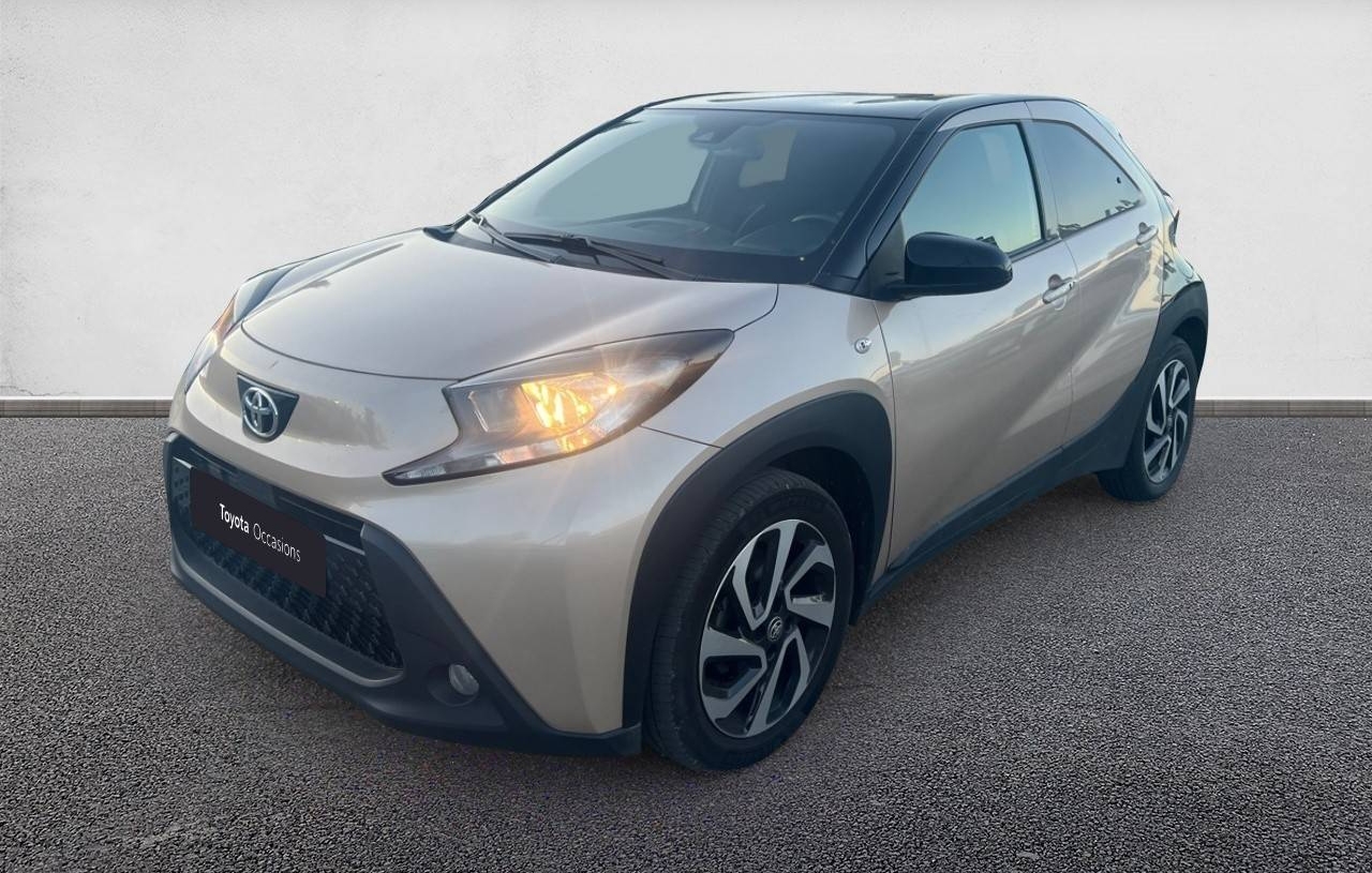 TOYOTA AYGO ESSENCE 72 CH MANUELLE 2 ROUES MOTRICES DESIGN
